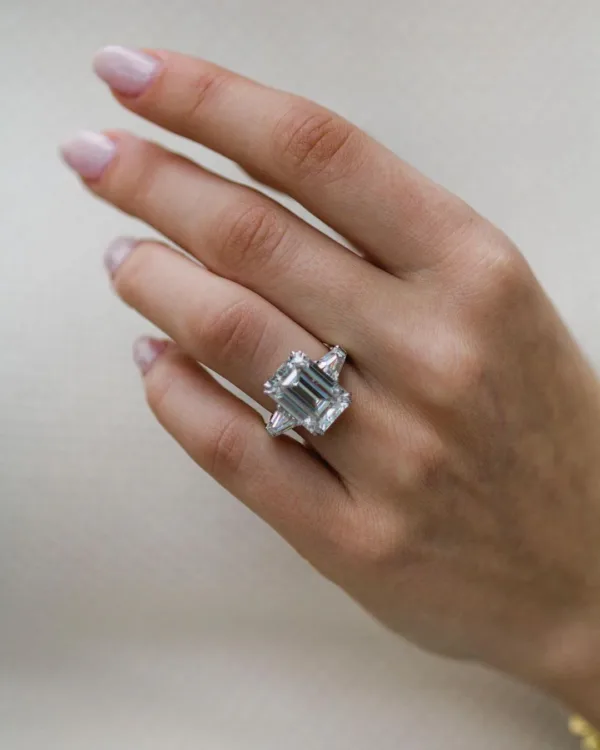 7.25CT Emerald Cut Moissanite Diamond Ring With Side Tapper Stone Ring 14K Gold Moissanite Diamond Ring