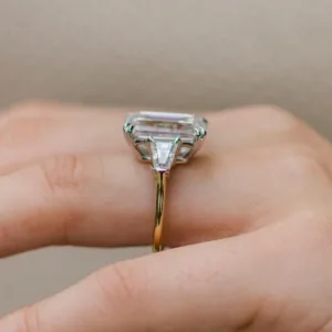 7.25CT Emerald Cut Moissanite Diamond Ring With Side Tapper Stone Ring 14K Gold Moissanite Diamond Ring