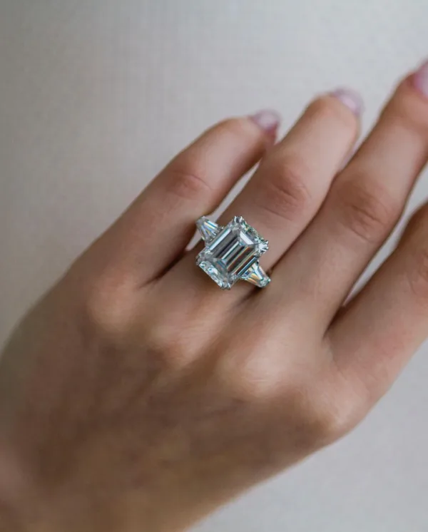 7.25CT Emerald Cut Moissanite Diamond Ring With Side Tapper Stone Ring 14K Gold Moissanite Diamond Ring