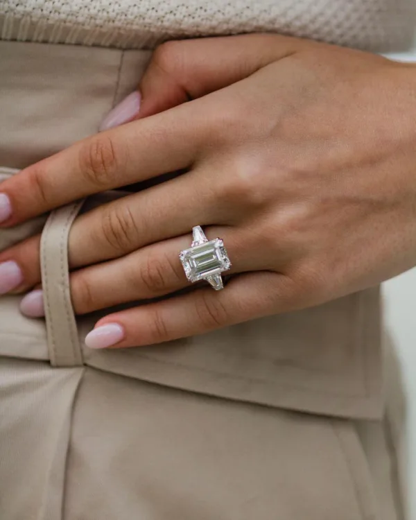 7.25CT Emerald Cut Moissanite Diamond Ring With Side Tapper Stone Ring 14K Gold Moissanite Diamond Ring