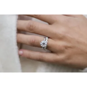 2.50CT Old Mine Cut Moissanite Round Diamond Ring For Her 18K Gold Solitaire Engagement Ring