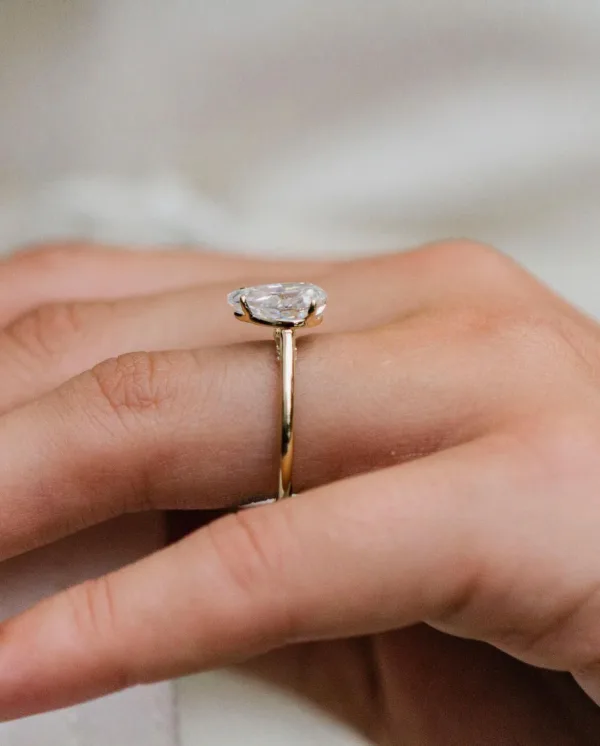 2.20CT Pear Cut Moissanite Diamond Engagement Ring Wedding Ring 10K/14K/18K Gold Solitaire Ring