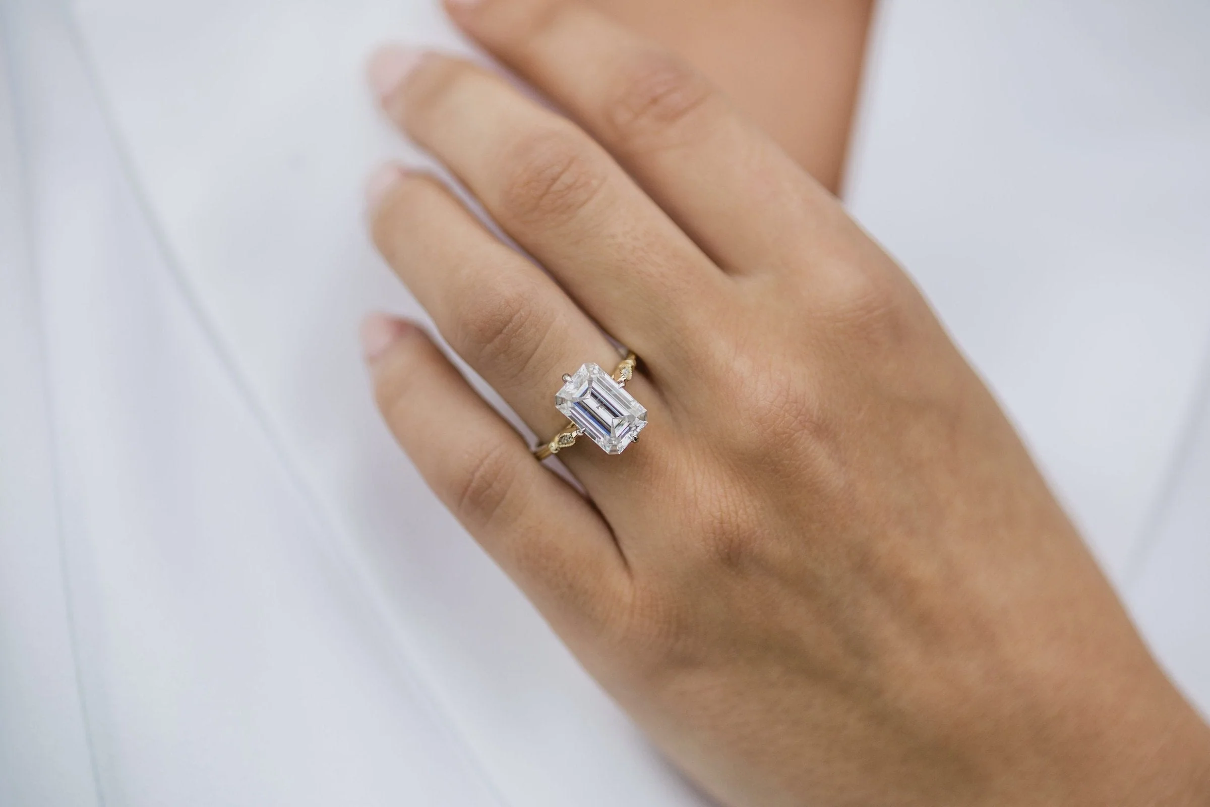 4.0Ct Emerald Cut Diamond Ring 14K Gold Diamond Ring Solitaire Milgrain Moissanite Engagement Ring